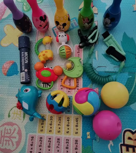 保龄球，万花筒，防走失带，洗澡小玩具…打包...