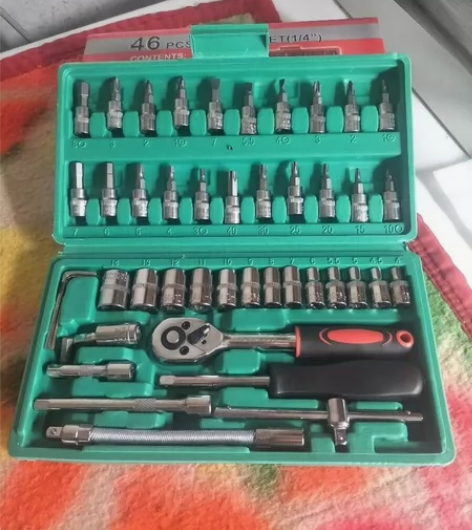 五金店处理一批46件套汽修工具套筒扳手棘轮...