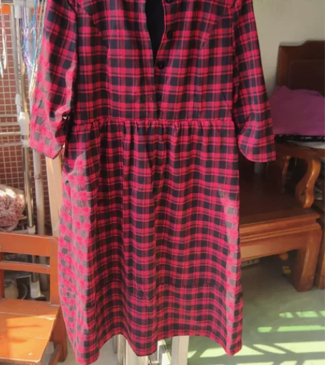 连衣裙，春秋外穿，冬季配外套，怎么穿都合适...