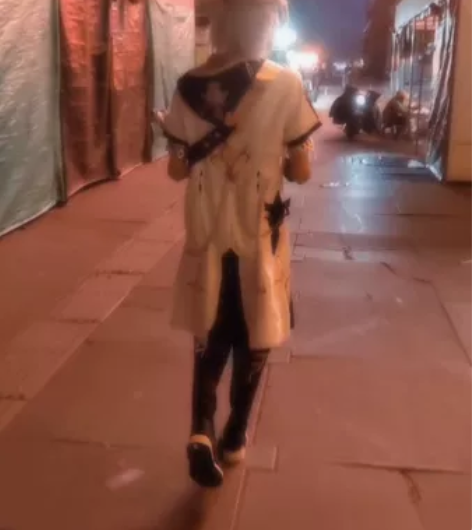三町目家阿贝多cos服 衣服配件部分容易掉...