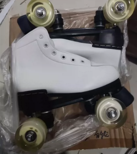 全新轮滑鞋，旱冰鞋，四轮鞋，双排鞋可调刹车...