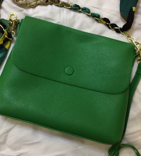 包包，实体店买的，全身都是一家买的，当时给...