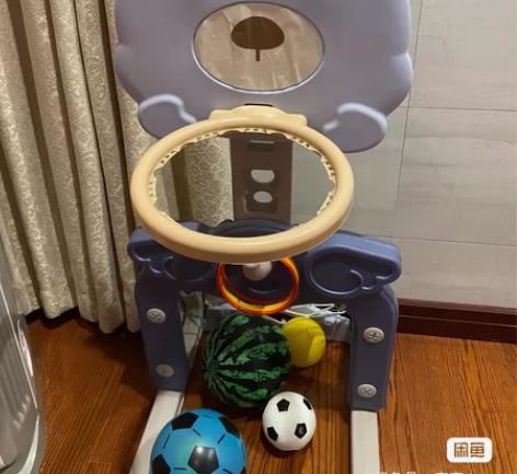 儿童篮球架，带4个球，可升降，不是很新，但...