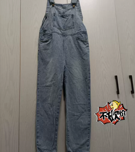 背带牛仔裤，闲置，穿过1.2次，看好直接拍...