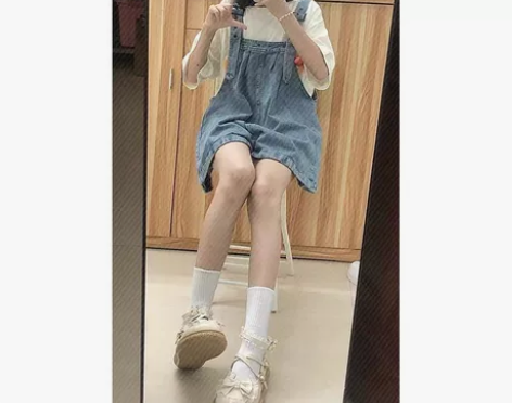 穿搭博主闲置，穿过几次的背带裤，还很新，低...