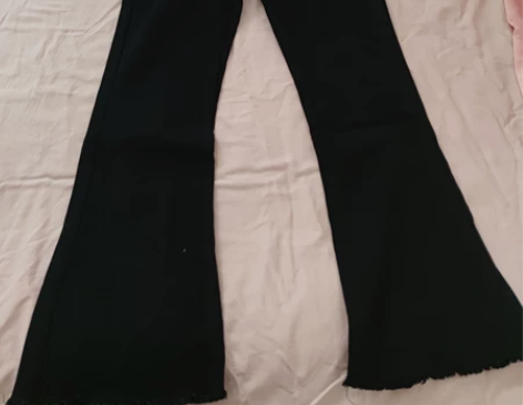 黑色牛仔喇叭裤 感兴趣的话点“我想要”和我...