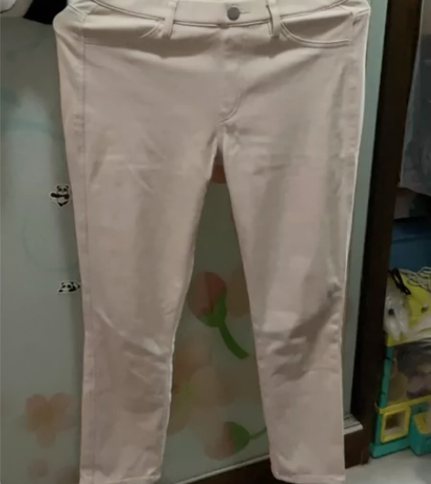 优衣库紧身弹力七分牛仔裤米白色s码，旗舰店...