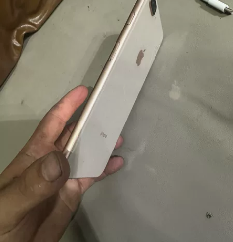 朋友有学习自用苹果8p低价诚心出 整体九新...
