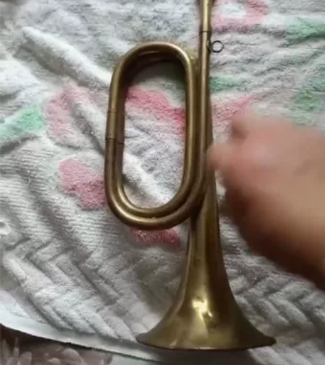 小号乐器！老古董，纯铜 感兴趣的话点“我想...