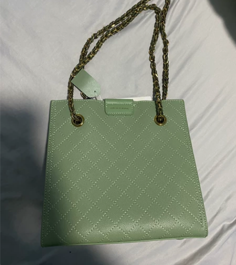 全新未使用，可单肩可斜挎，容量大 感兴趣的...