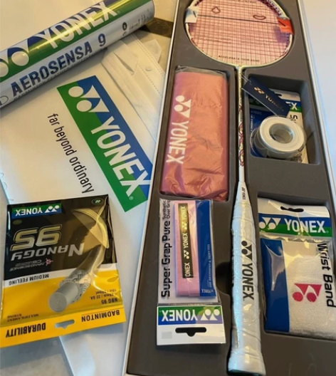 个人闲置  尤尼克斯羽毛球拍天斧100古红...