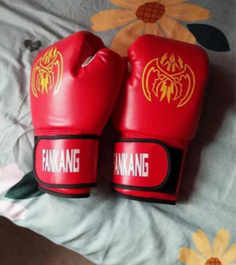蝙蝠款拳击手套，优质Pu皮，未使用过，九九...