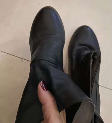 粗跟高跟短靴皮鞋，皮质很好，正常穿着，成色...