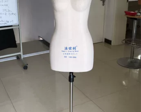 全新，700元，总共四个，全新，都要有优惠...