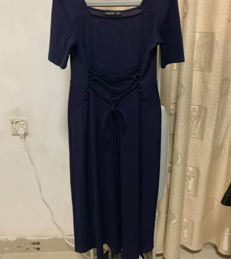 西遇复古方领收腰显瘦连衣裙 M码 弹性面料...