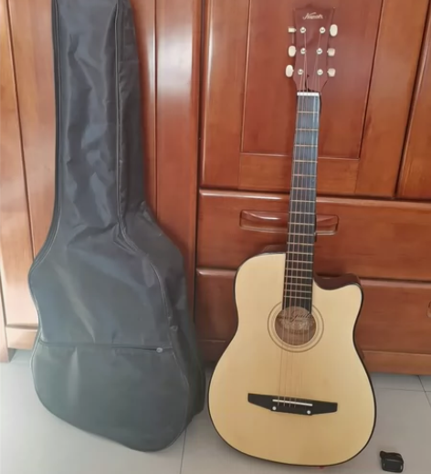 吉它便宜卖了，给小孩买的，没用过，80元直...