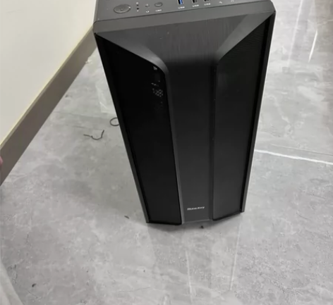 航嘉的暗夜猎手机箱，成色还不错，一切正常，...