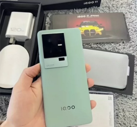 95新vivoiQ0011曼道版，价格可商...