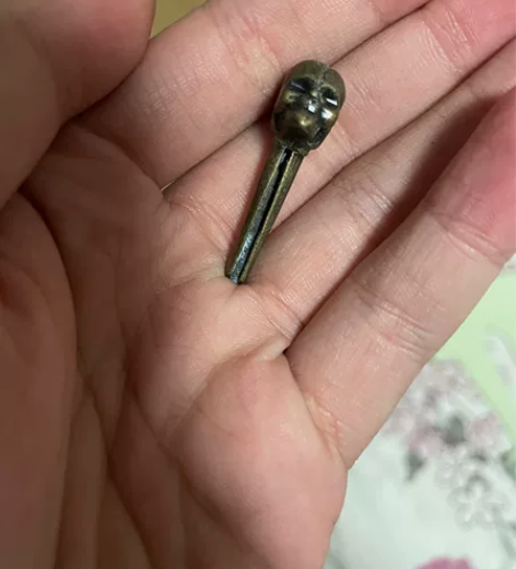 木吉他琴钉一套有古铜色 黑色 金色 感兴趣...
