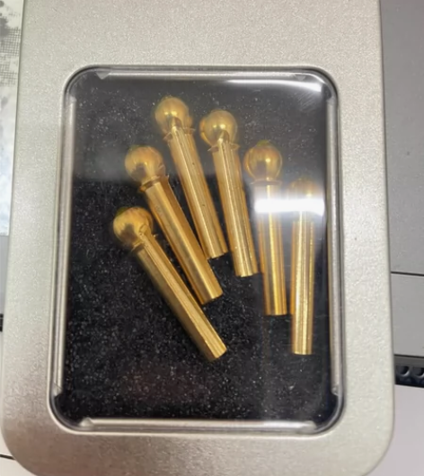 一幅全新的吉他弦钉,吉他纯铜弦柱一套吉他琴...