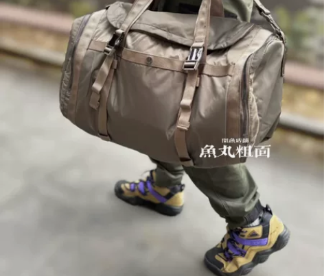 出几个lulu高端健身包/旅行包，40升，...