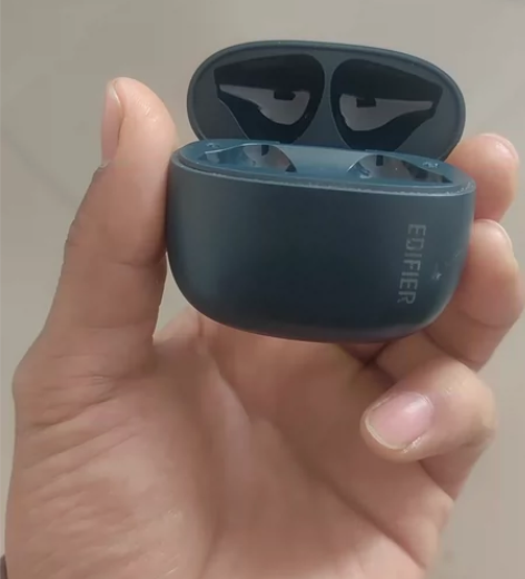 漫步者花在耳机仓，两只掉完了！ 感兴趣的话...