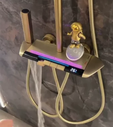 （全新亏本处理）数显淋浴花洒套装家用数显花...
