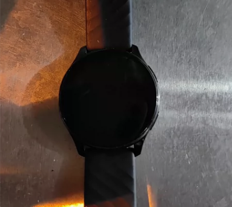 一加手表屏幕很完美，一直贴膜，功能完好，原...