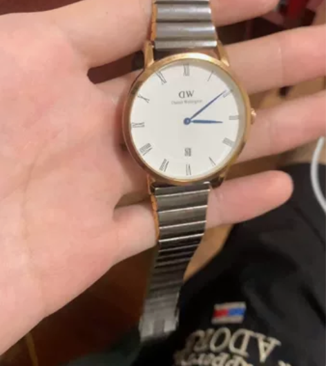 dw手表，钢带手表成色自己看，正常走时 感...
