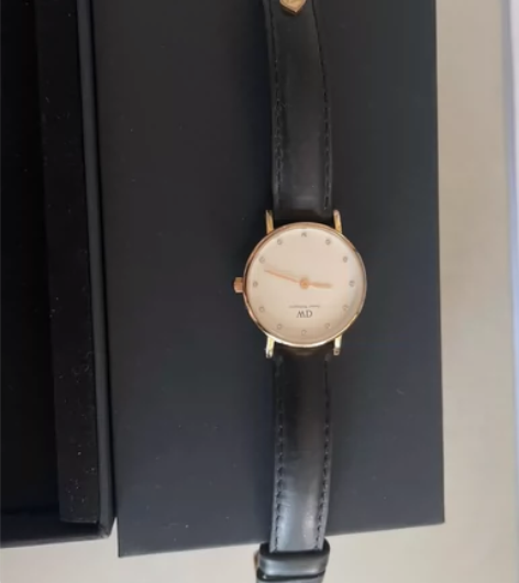 DW手表，购于天猫旗舰店。 感兴趣的话点“...