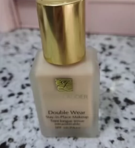 雅诗兰黛粉底液1w1象牙白，唯品会买的，颜...