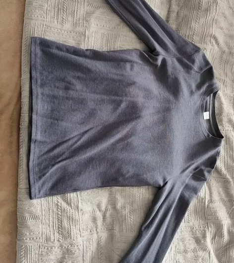 只穿了一次的华夫格长袖，因为尺寸小了点而且...