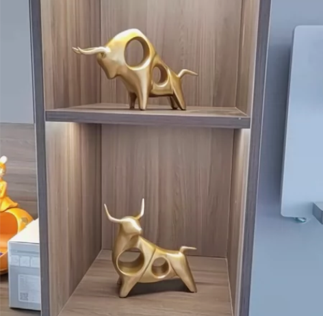 现代创意牛气冲天金牛摆件招财酒柜电视柜办公...