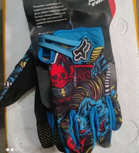 出售库存全新越野摩托车手套两副，每副价格3...