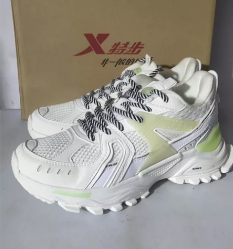 #XTEP/特步 全新“动力巢”科技皮网拼...