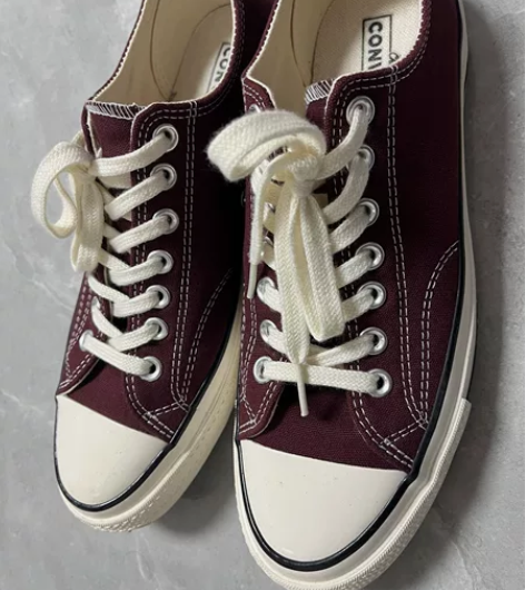 Converse酒红色低帮帆布鞋，正品，4...