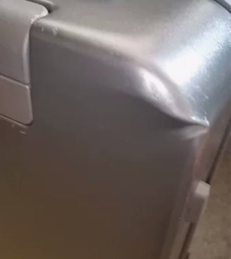 轩尼哲行李箱，全新未用，边角有磕碰，带个背...