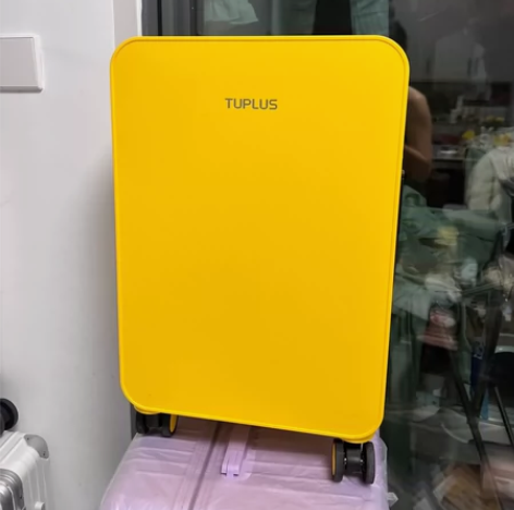 基本全新，拍过一次照片，轮子擦一下，某宝卖...