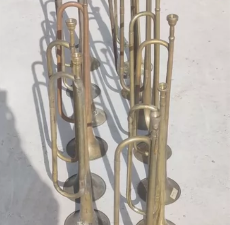 长款老军号，铜质，包浆厚重，品相完好，民俗...