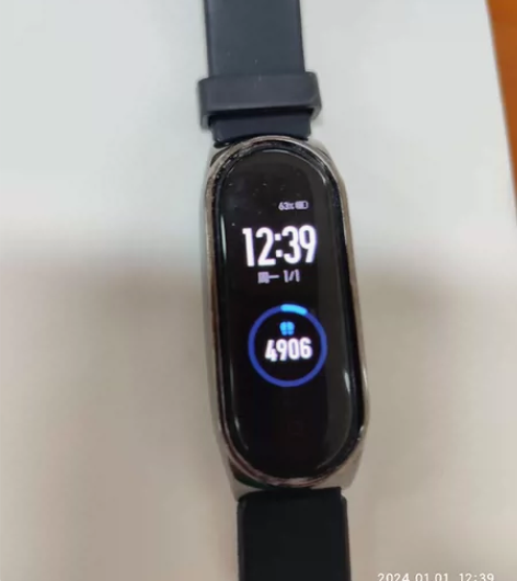 小米手环5标准款 外观：九五成新之间 无磕...