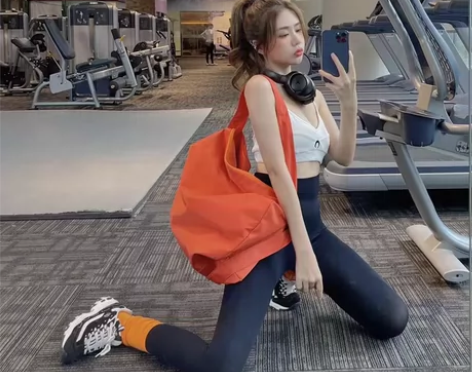 大容量运动包健身包包女背包高级感斜挎旅行包...