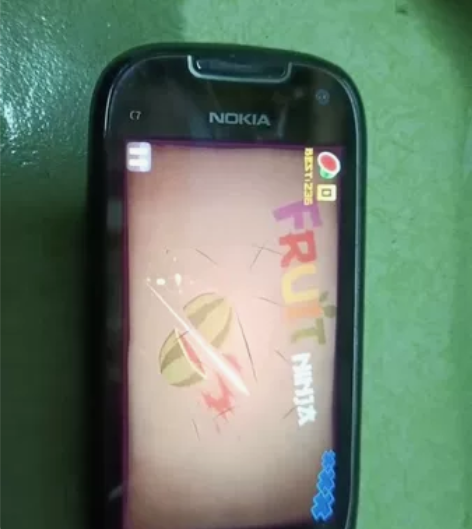 新到诺基亚一台，品相比较不错，新换电池，想...