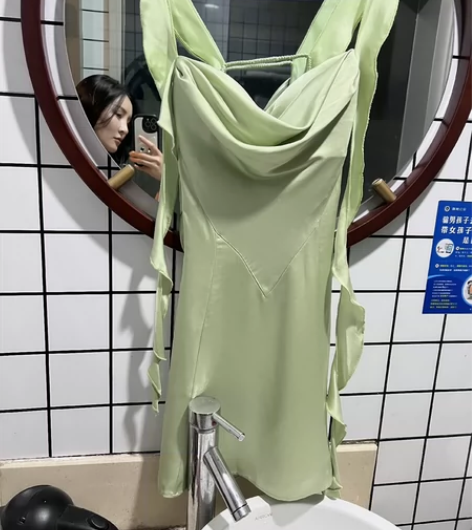 赵露思同款立体裁剪荡领环浪设计缎面连衣裙女...