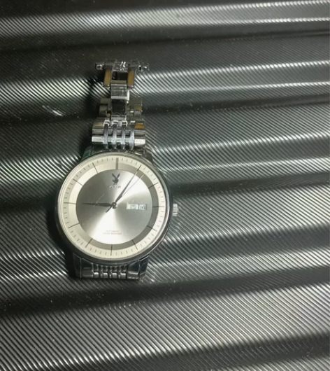 花花公子手表 感兴趣的话点“我想要”和我私...