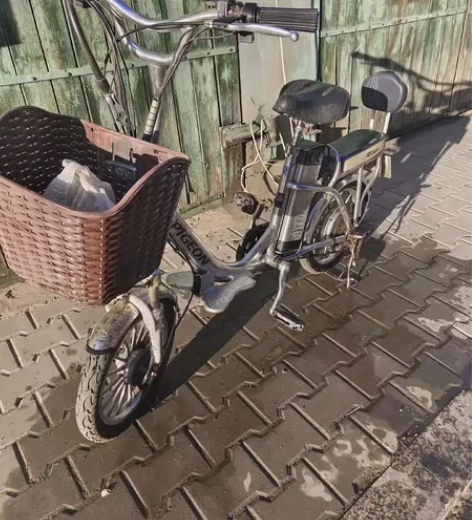 电动车 学生上下课 单位简单通情,轻巧便...