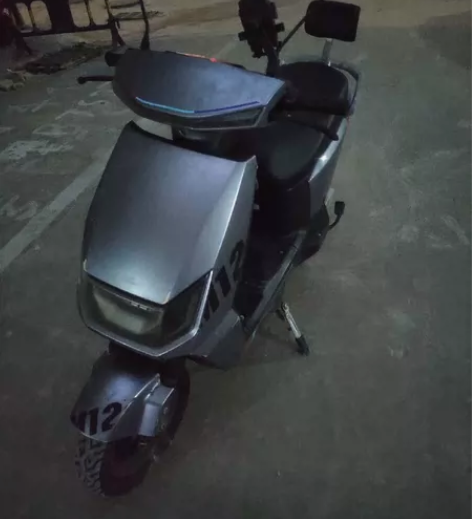五羊名牌大电动车，发票齐全，电池六十伏充电...