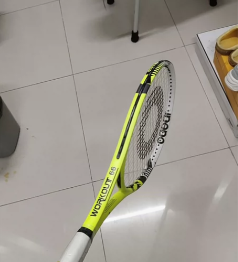 两个网球拍88/个!！！我的和室友的，之前...