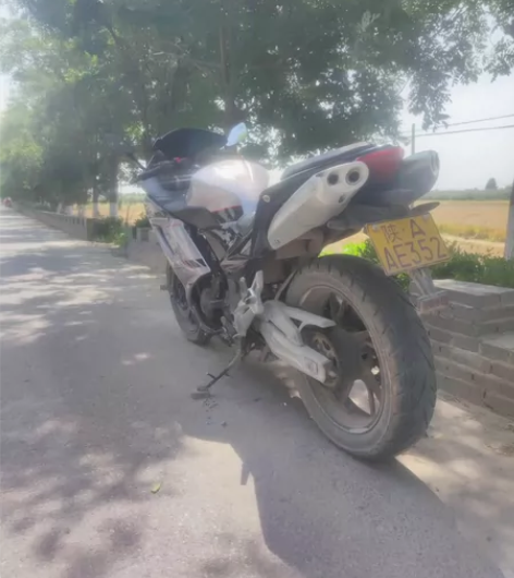 自己骑的车国产H2  国四电喷车 家里不让...