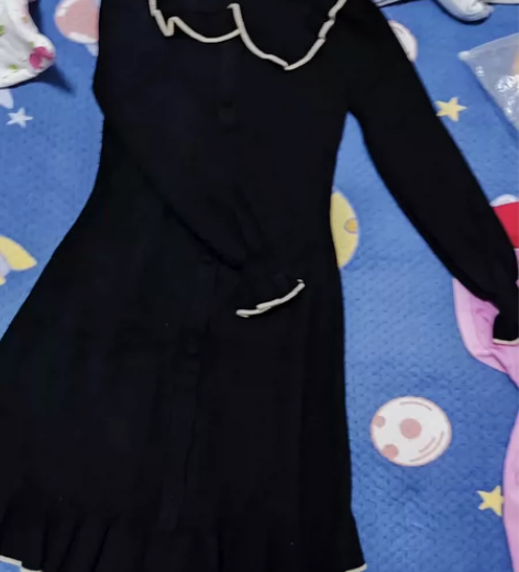 全新法式荷叶领修身黑色针织连衣裙，一次没穿...