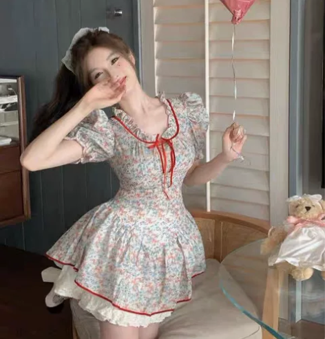 法式碎花木耳边泡泡袖蓬蓬连衣裙女夏季新款气...